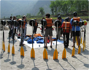 Briefing about rafting before start